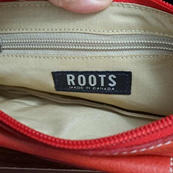 Authentic Roots Vintage Genuine Leather Wallet/ Wristlet Made in Canada - Picture 4 of 6